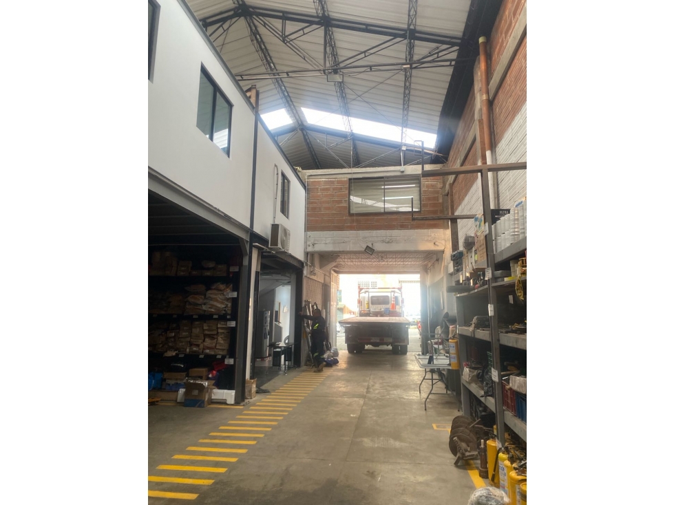 Se vende bodega en sabaneta, unidad cerrada. - 3