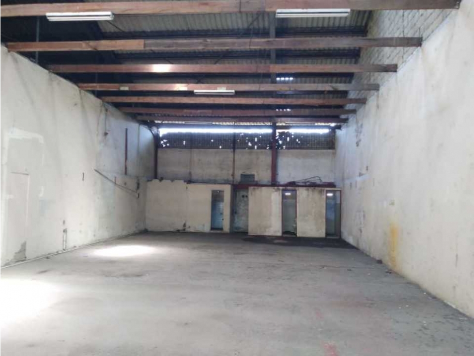 SE VENDE BODEGA EN ZONA LIBRE - 1