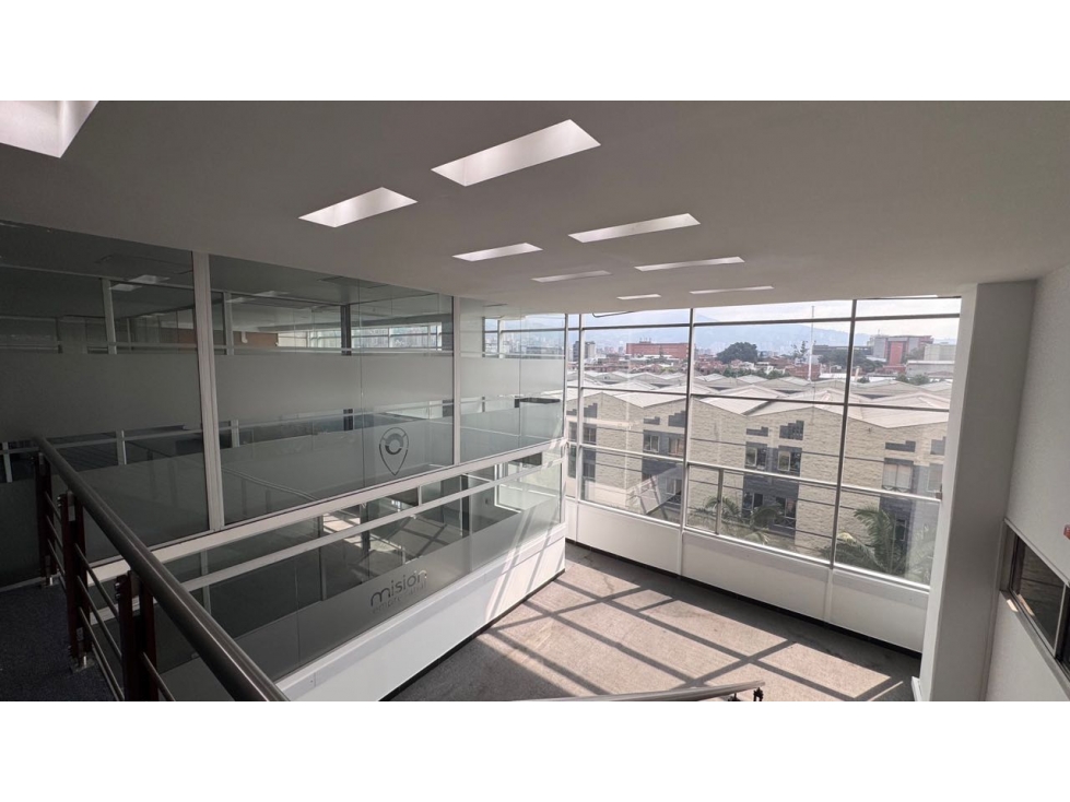 SE VENDE - ARRIENDA OFICINA GUAYABAL