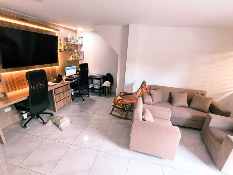 AMPLIA CASA EN COPACABANA BARRIO FÁTIMA