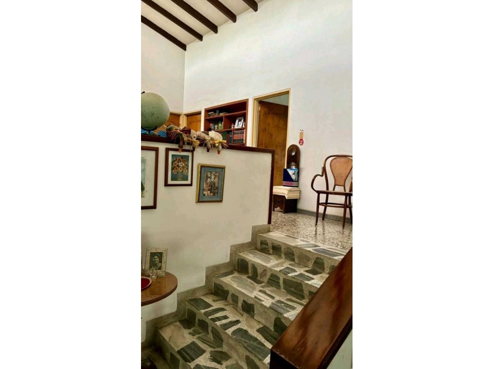 SE VENDE CASA EXTERNA EN CIUDAD JARDIN PARA REMODELAR — foto 4