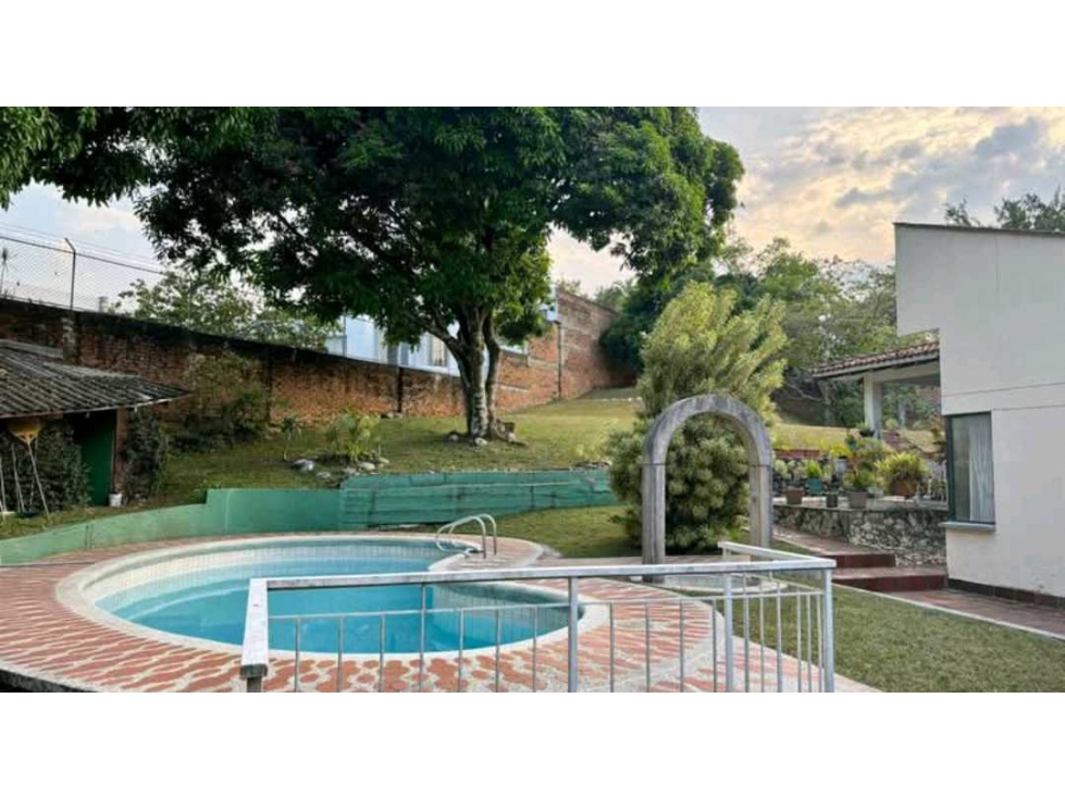 SE VENDE CASA EXTERNA EN CIUDAD JARDIN PARA REMODELAR — foto 5