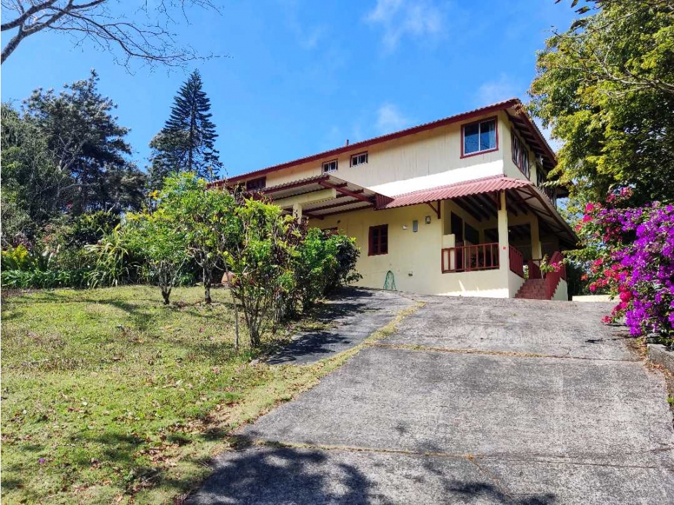Venta de casa en Altos de Cerro Azul