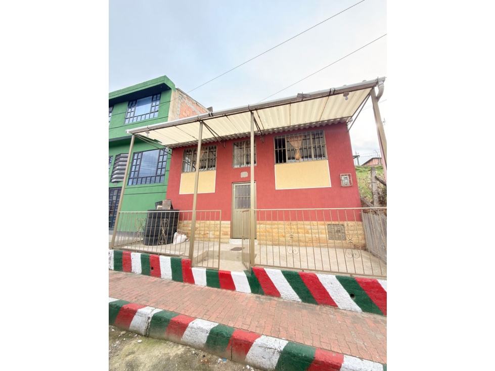 SE VENDE CASA 3 NIVELES BARRIO LA INMACULADA- SIBATE