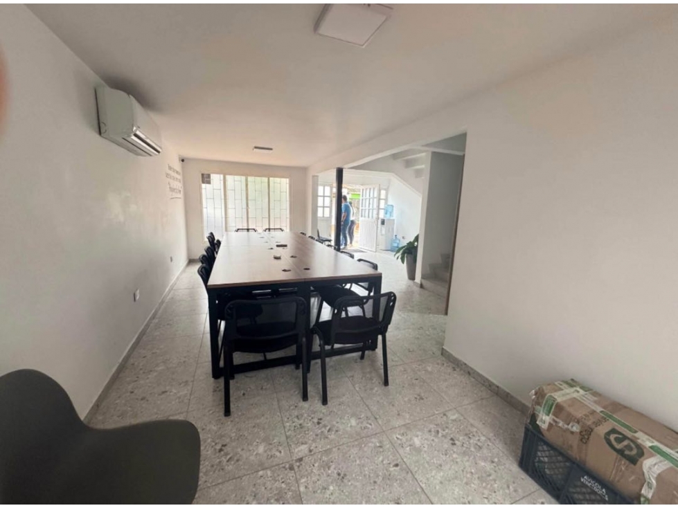 Se vende casa a media cuadra av 40 frente llanocentro — foto 2