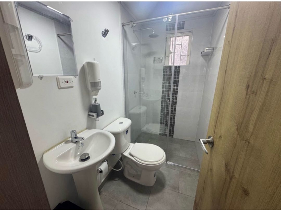Se vende casa a media cuadra av 40 frente llanocentro — foto 3