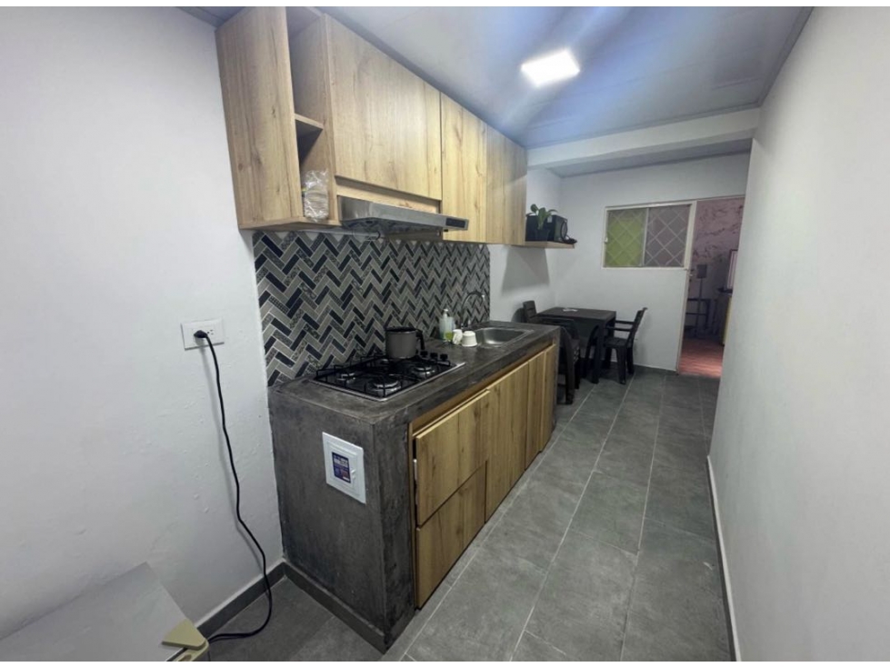 Se vende casa a media cuadra av 40 frente llanocentro — foto 4