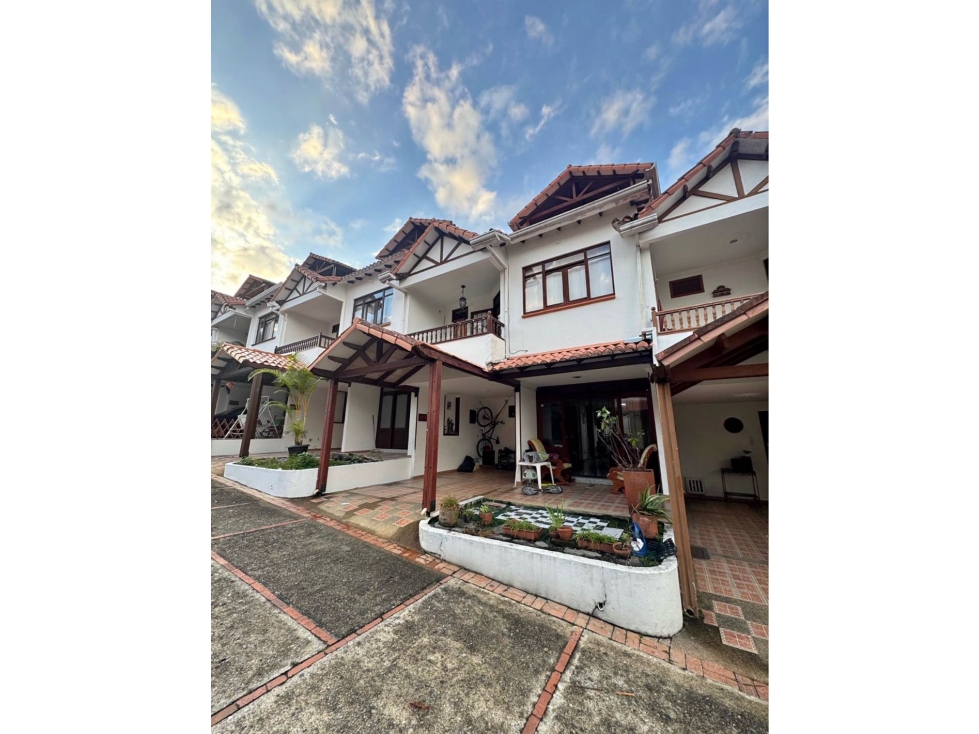 Se vende casa altos del panorama