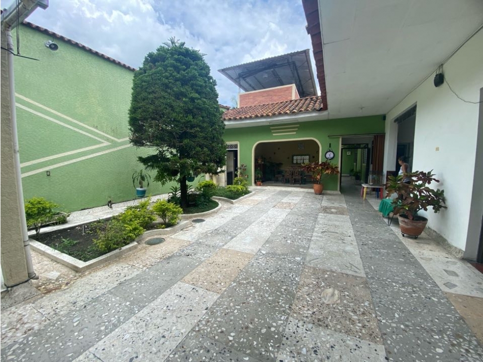 Se vende - permuta casa amplia de una planta Barrio Obrero Palmira