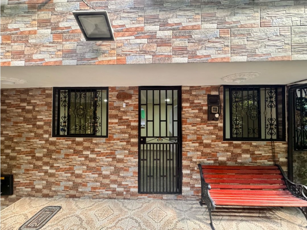 Casa en venta de 3 niveles + terraza en Santa Ana, Bello — foto 2