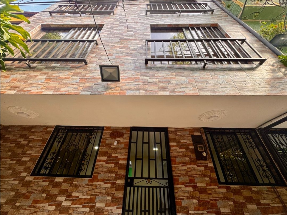 Casa en venta de 3 niveles + terraza en Santa Ana, Bello — foto 3
