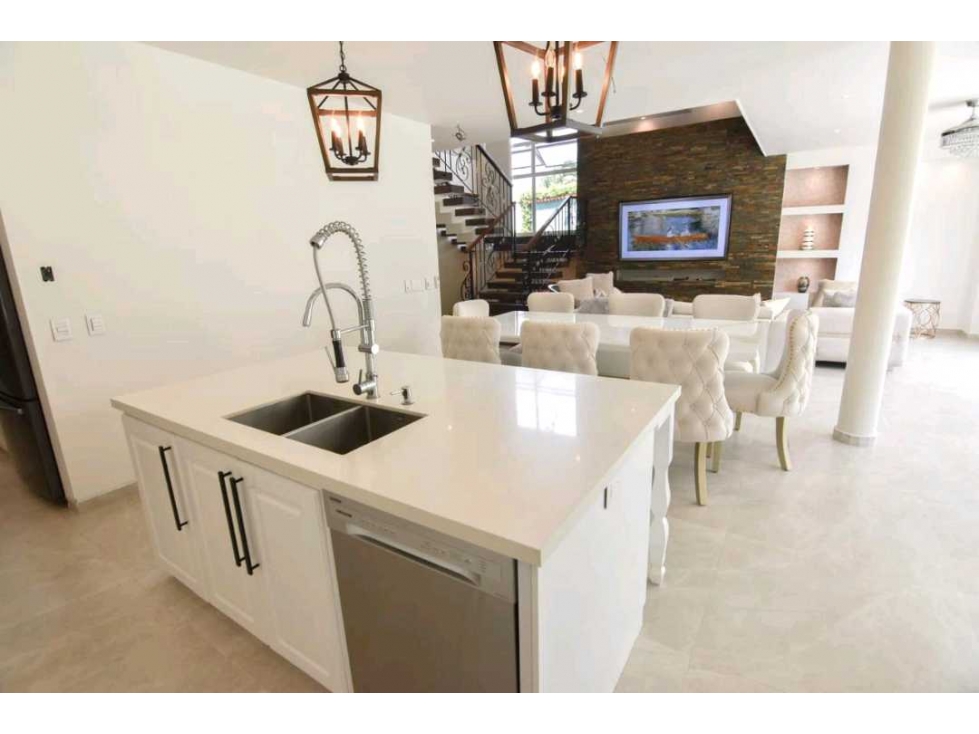 SE VENDE CASA BIFAMILIAR EN CONDOMINIO RINCON DE FATIMA — foto 4