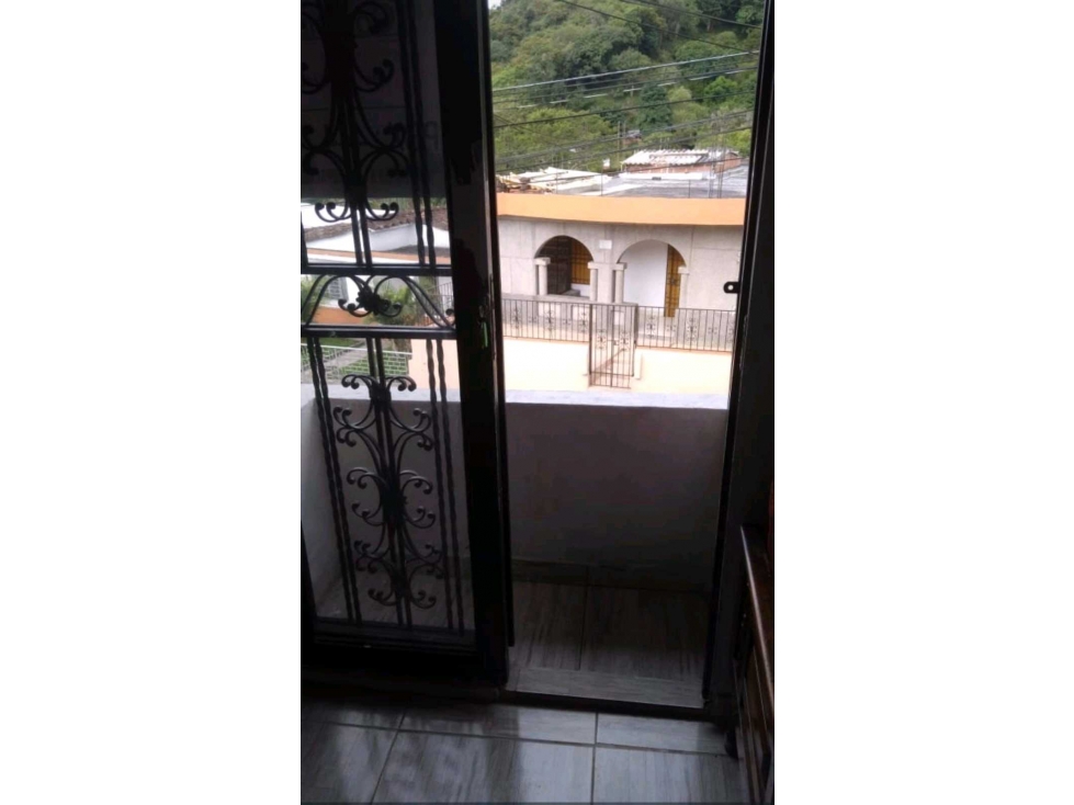 SE VENDE CASA BIFAMILIAR EN COPACABANA BARRIO CRISTO REY — foto 3