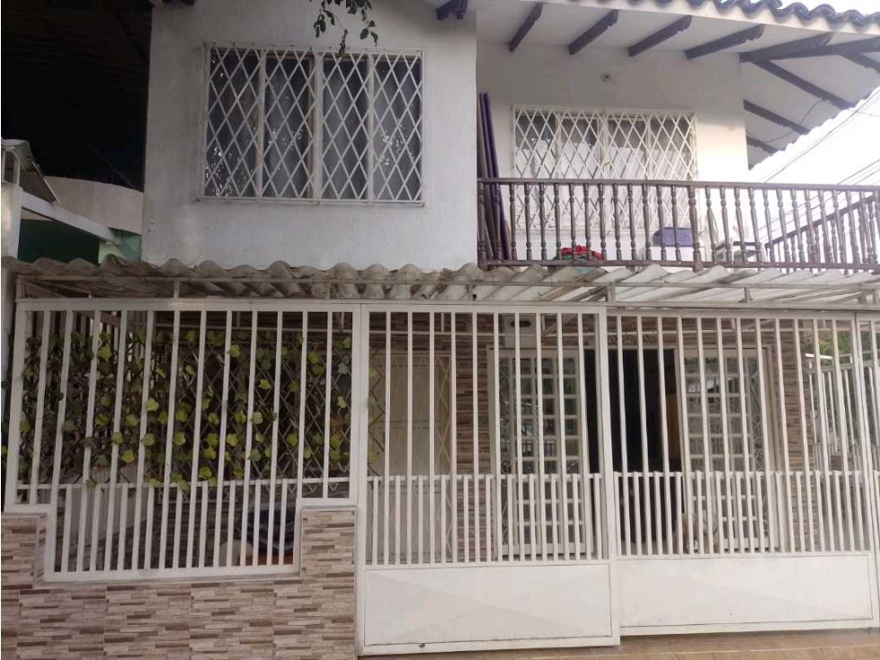 SE VENDE CASA BIFAMILIAR EN SAN CARLOS