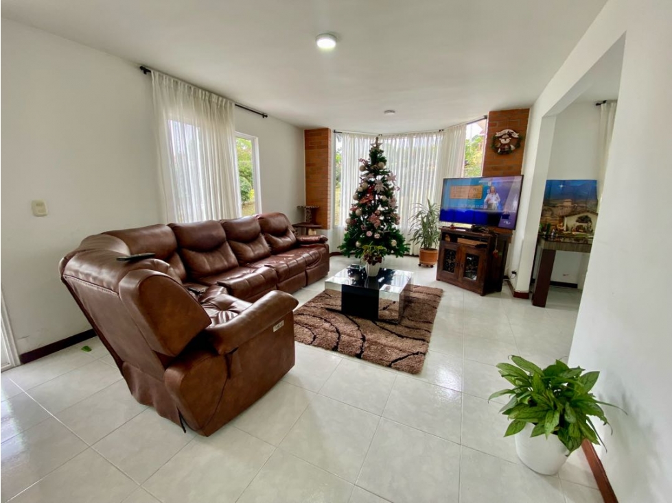 SE VENDE CASA CAMPESTRE A 10 MINUTOS DE ARMENIA