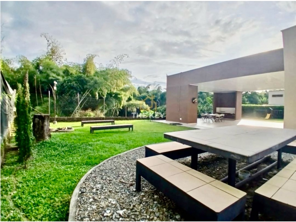 Se vende CASA CAMPESTRE conj cerrado ( AEROPUERTO)Armenia Quindío . - 4