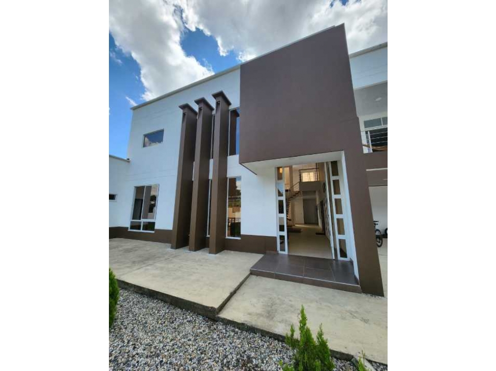 SE VENDE CASA CAMPESTRE, AREA 405 MTS, SOLARES DE FLOR AMARILLO - 2
