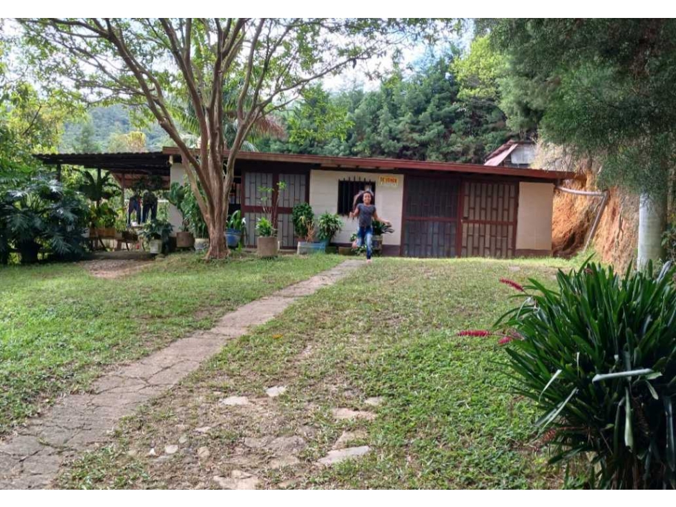SE VENDE CASA CAMPESTRE EN CORREGIMIENTO ALTAVISTA