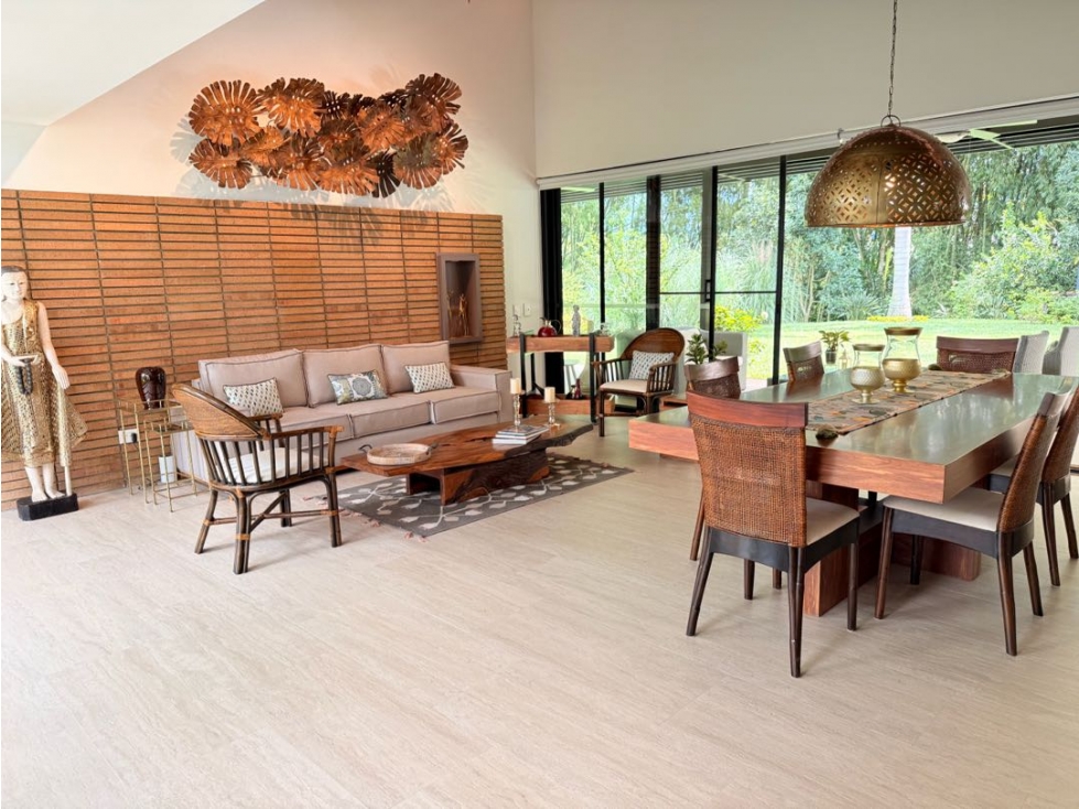 SE VENDE CASA CAMPESTRE CERCA AL CLUB CAMPESTRE