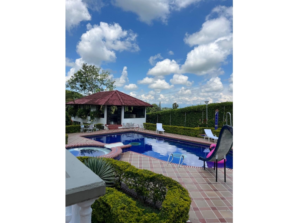 SE VENDE CASA CAMPESTRE COMBIA