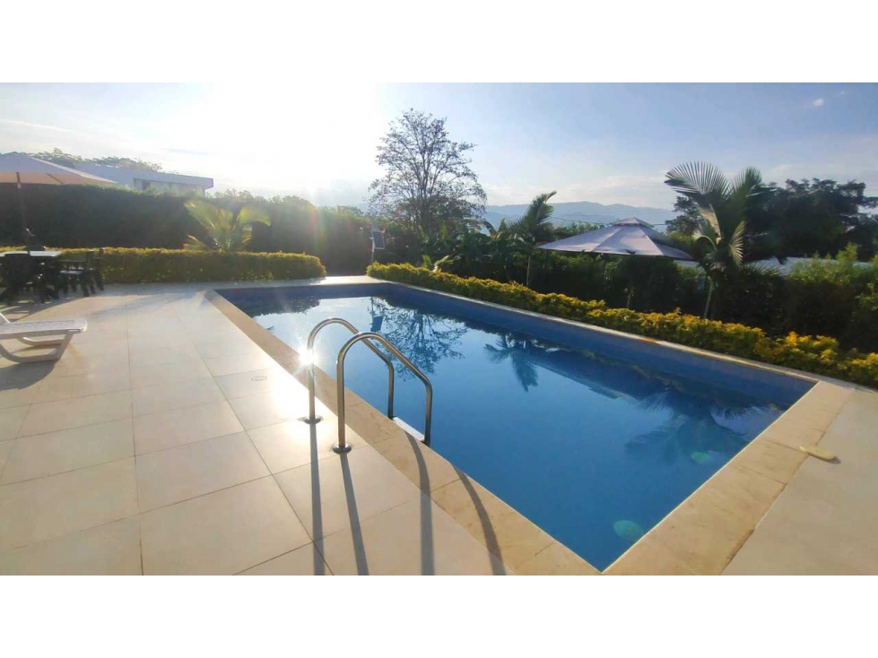 Se vende casa campestre de 1500 M2 en 890 mill con piscina en La Mesa - 4