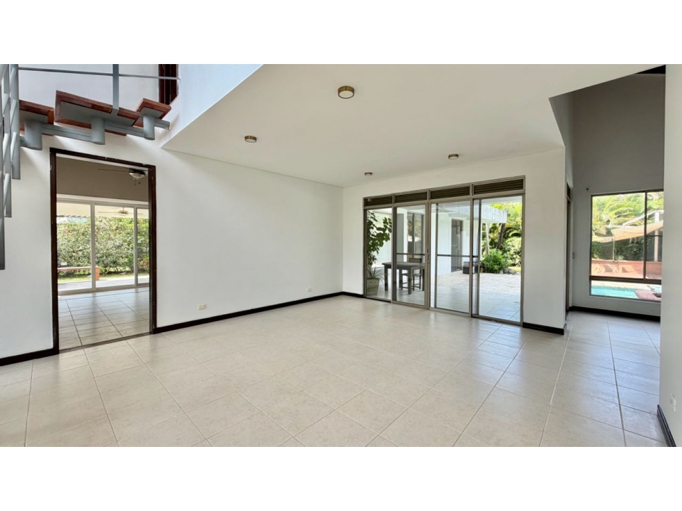 VENDO CASA DE UN NIVEL CON PISCINA EN CONDOMINIO EN LA MORADA, JAMUNDÍ — foto 3