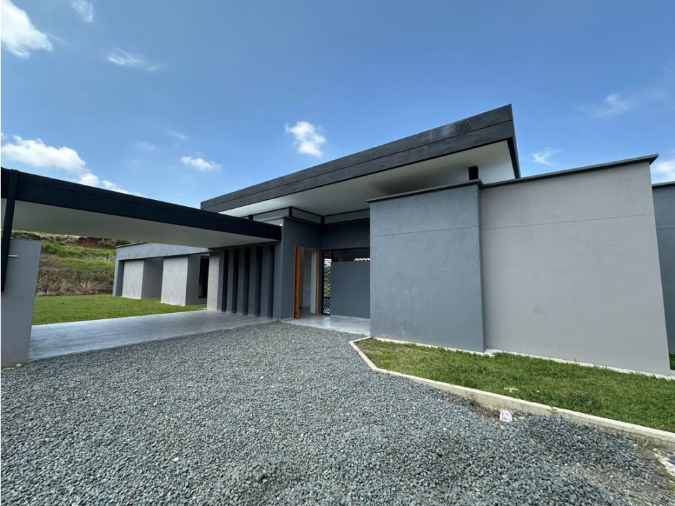 SE VENDE CASA CAMPESTRE EN CERRITOS EL CORTIJO