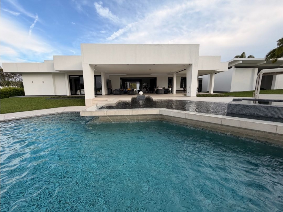 Se vende casa campestre en Cerritos