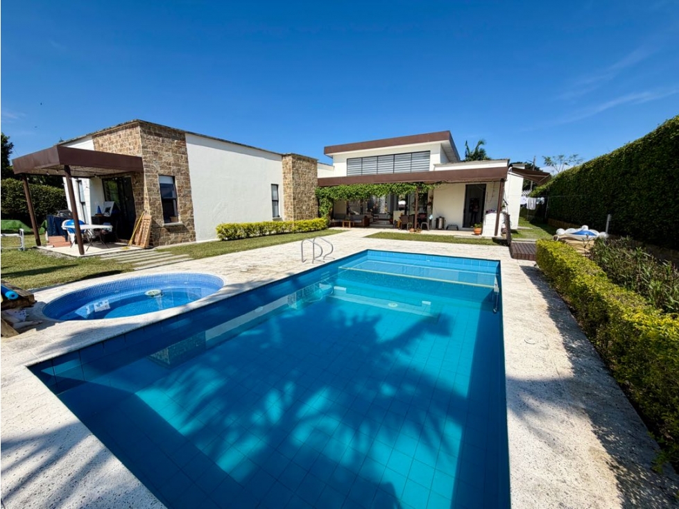 Se Vende Casa Campestre en Conjunto - Sector El Caimo