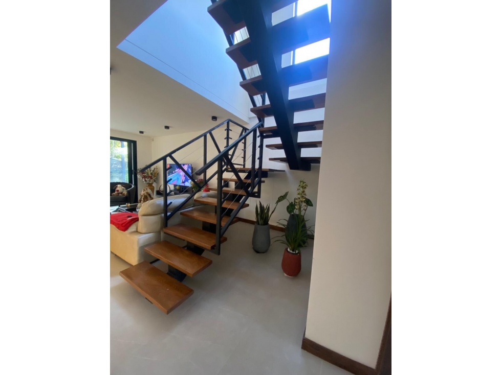 SE VENDE HERMOSA CASA EN UNIDAD CERRADA EN EL RETIRO — foto 2