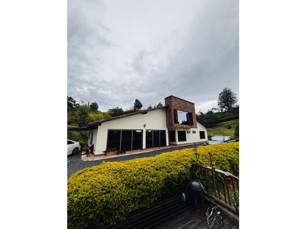Se vende casa campestre en el Retiro - Unidad cerrada