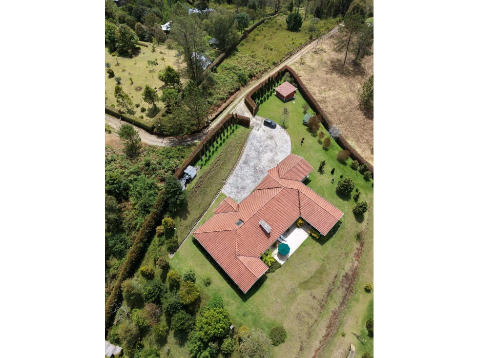 SE VENDE CASA CAMPESTRE EN EL RETIRO ANT, MODERNA Y AMPLIOS ESPACIOS. — foto 2