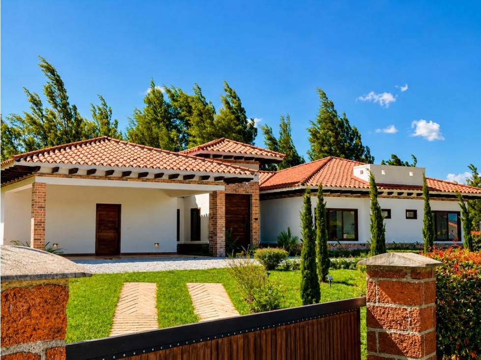 SE VENDE CASA CAMPESTRE EN EL CARMEN DE VIBORAL