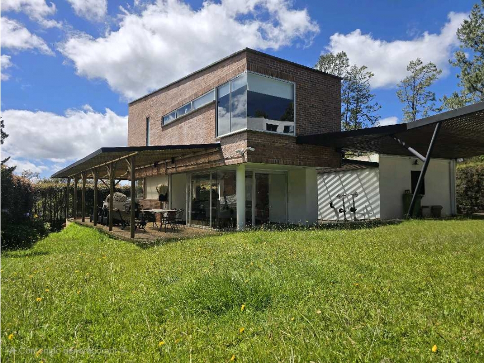 Se Vende HCasa Campestre en Envigado Loma del Escobero 316mts