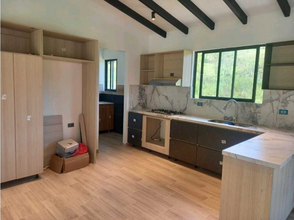 Se vende casa campestre en guarne vía al aeropuerto