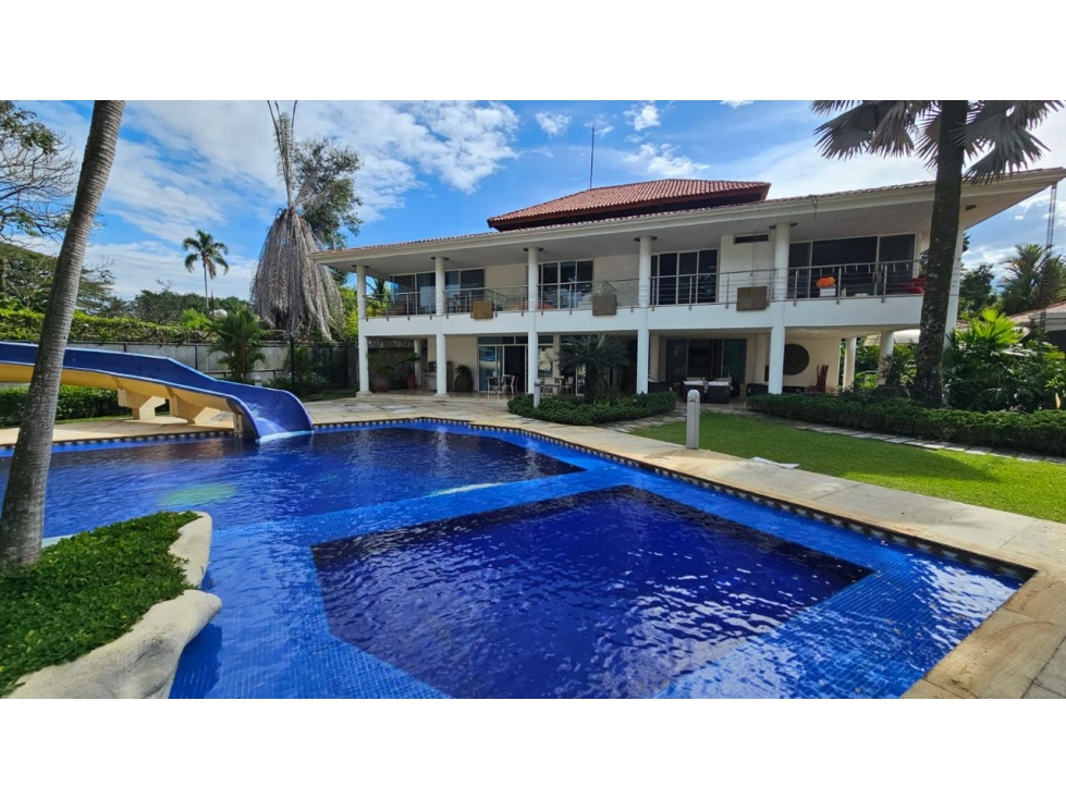 SE VENDE CASA TROPICAL EN LA MARIA PANCE