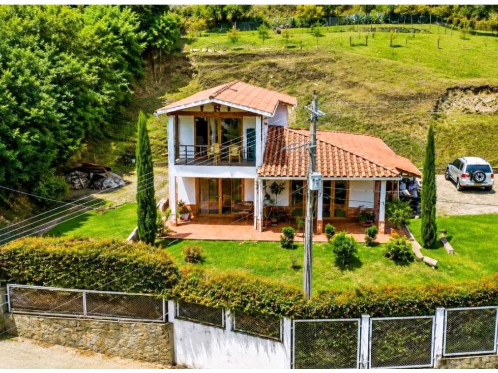 Se vende casa campestre en la vereda jardín loma los bernal