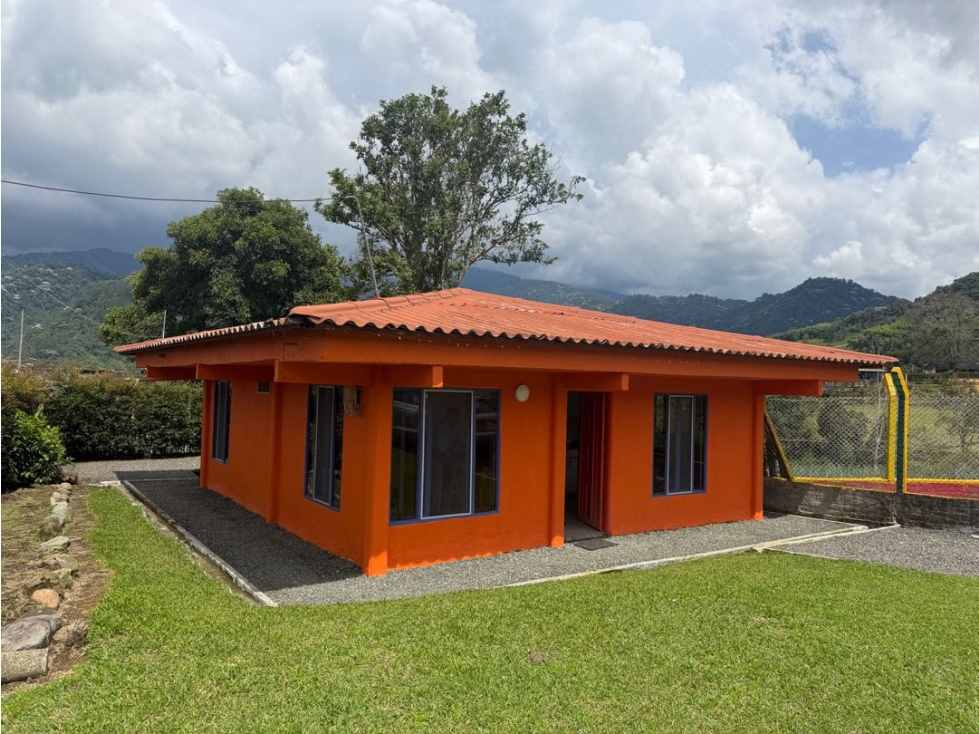 Se vende casa campestre en la Florida .