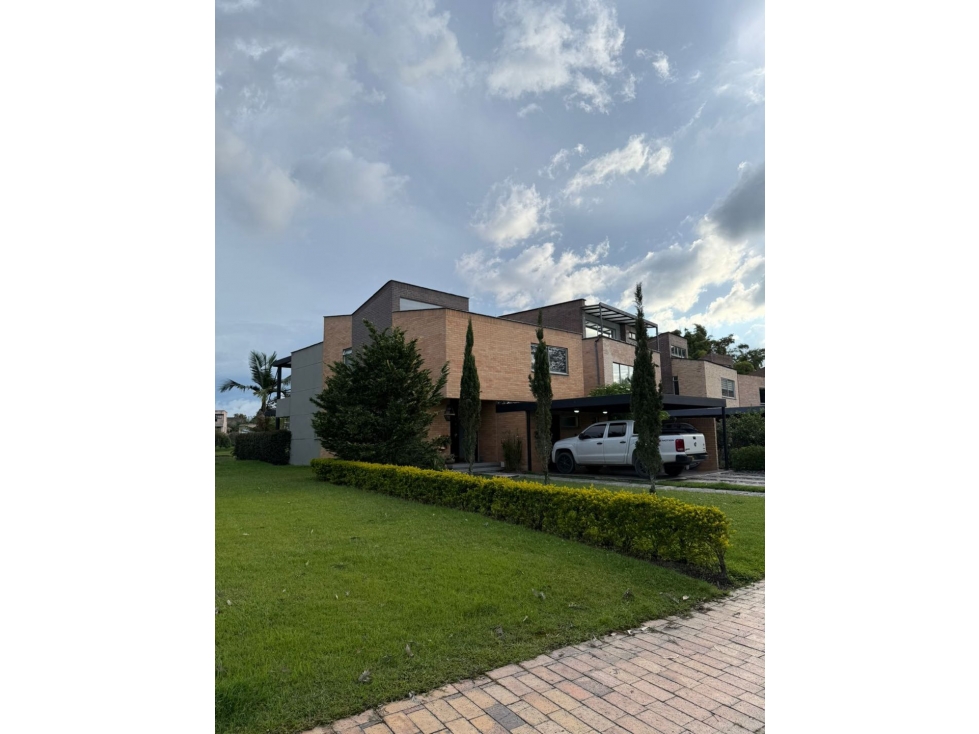 SE VENDE CASA CAMPESTRE EN LLANOGRANDE, RIONEGRO, UNIDAD LAGOGRANDE