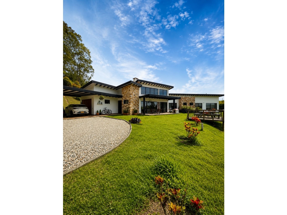SE VENDE CASA CAMPESTRE EN RIONEGRO
