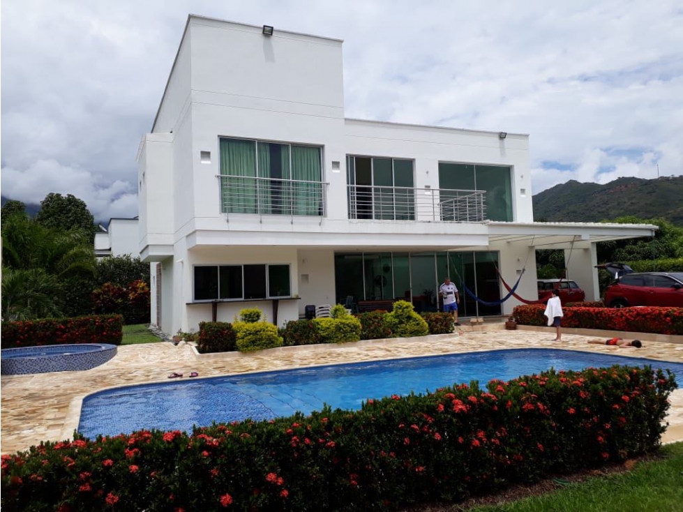 Se VENDE CASA CAMPESTRE en SAN JERONIMO, sector EL CACIQUE.