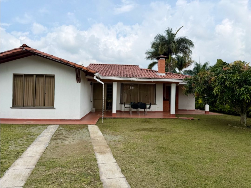 Se Vende Casa Campestre Fuera de Conjunto - Sector Av Centenario