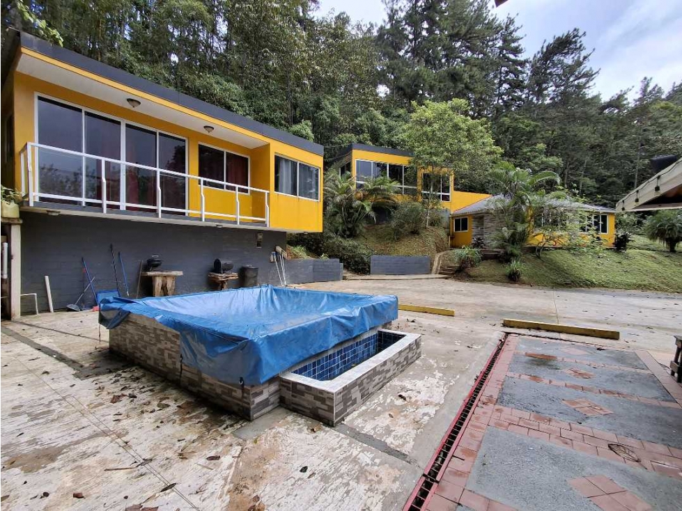 Se vende casa campestre en Altos de Cerro Azul