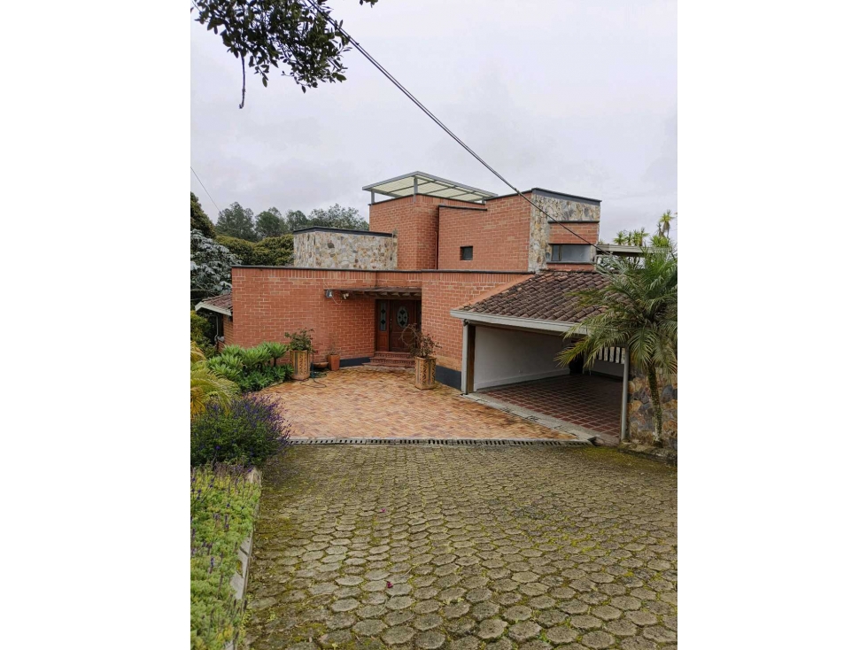 SE VENDE CASA CAMPESTRE TRADICIONAL EN FIZEBAD EL RETIRO,ANTIOQUIA.