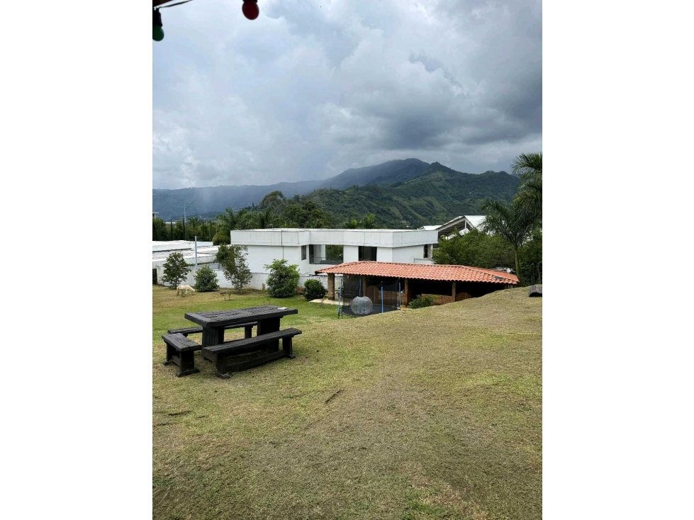 Se vende casa campestre en copacabana antioquia