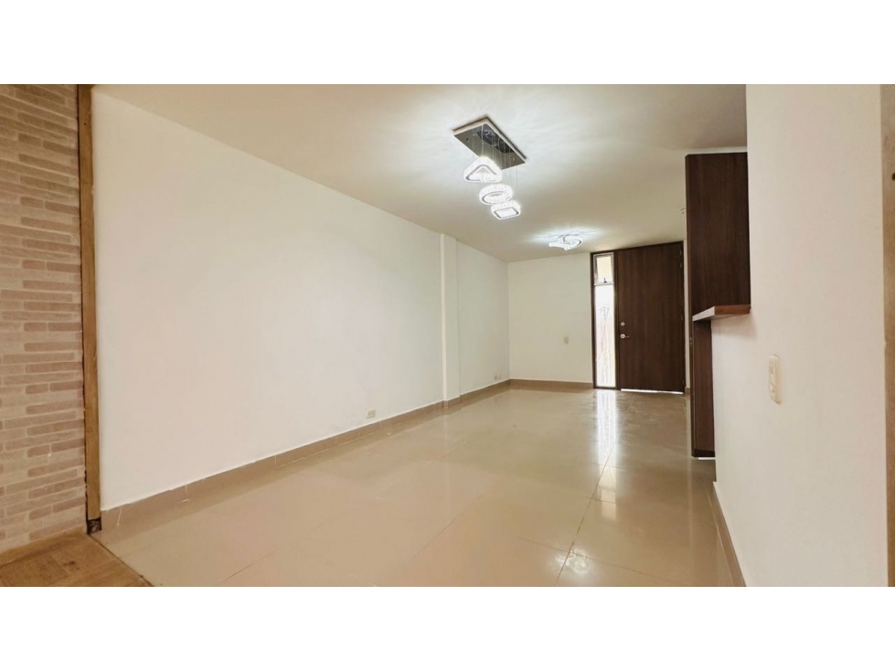 SE VENDE CASA, CIUDAD COUNTRY