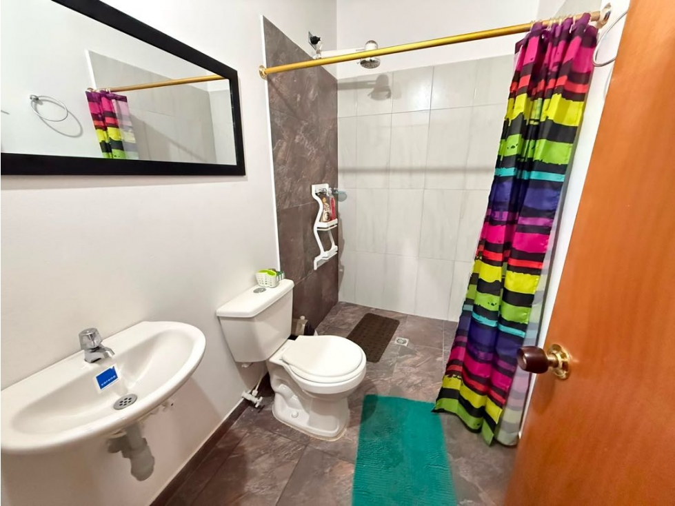 Se vende casa colonial en Guarne — foto 6