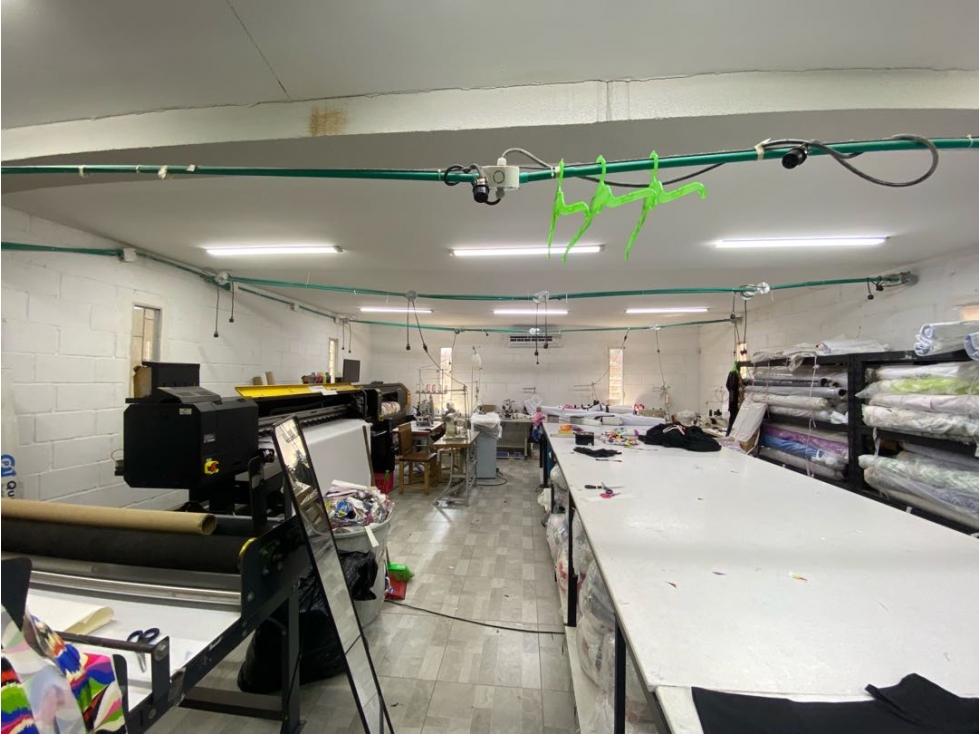SE VENDE CASA COMERCIAL CERCA AL ESTADIO MODERNO CALLE 30 BARRANQUILLA