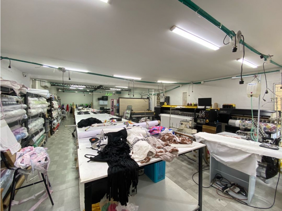 SE VENDE CASA COMERCIAL CERCA AL ESTADIO MODERNO CALLE 30 BARRANQUILLA — foto 3