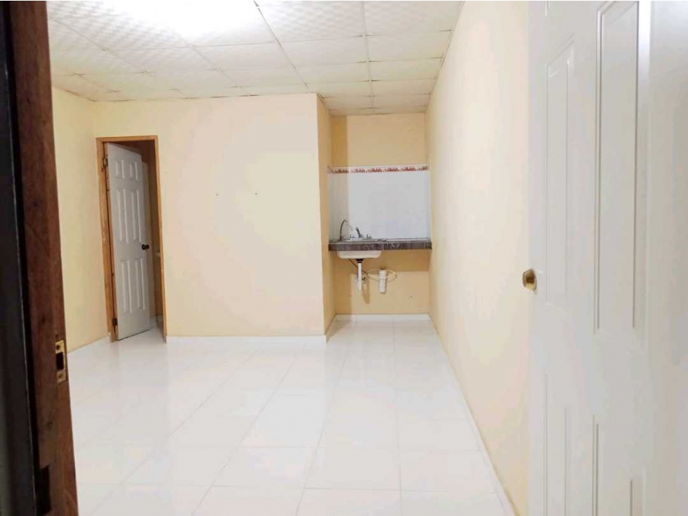 SE VENDE CASA CON 16 CUARTOS ALQUILADOS EN LAS MAÑANITAS — foto 4